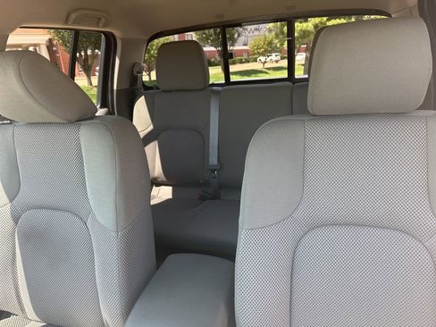 Used 2021 Nissan Frontier SV image 11