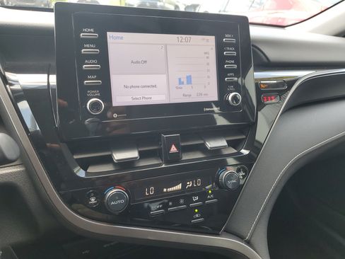 Used 2022 Toyota Camry SE FWD image 24