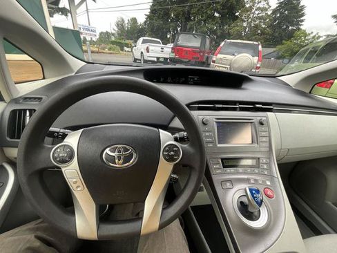 Used 2014 Toyota Prius Two FWD image 9
