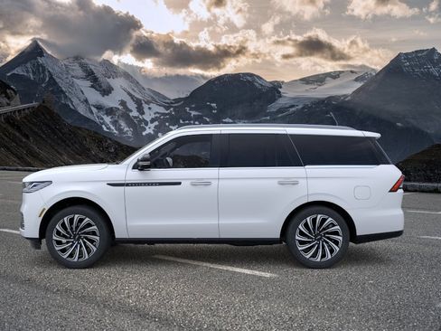 New 2026 Lincoln Navigator Black Label AWD/4WD image 3
