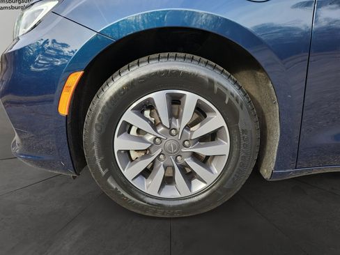 Used 2024 Chrysler Pacifica Select image 14