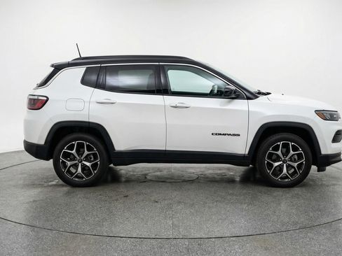 Used 2025 Jeep Compass Limited image 11