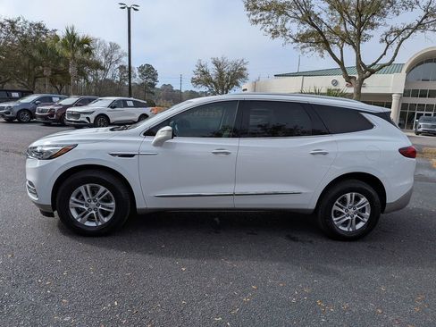 Used 2021 Buick Enclave Essence image 8