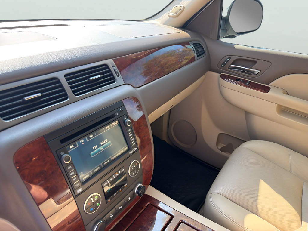 Used 2010 Chevrolet Suburban LTZ AWD/4WD image 23