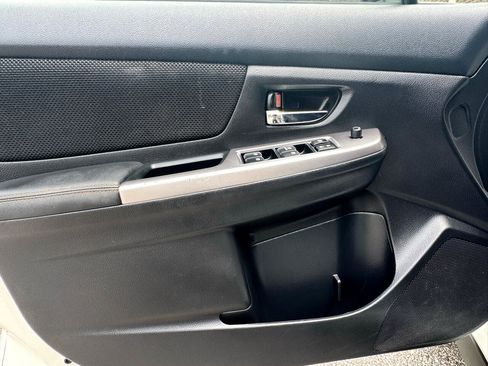 Used 2017 Subaru Crosstrek 2.0i Premium image 18