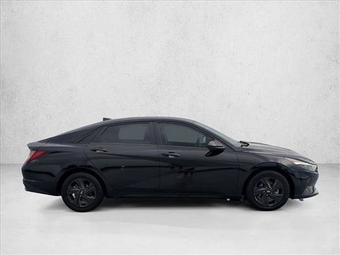 Used 2022 Hyundai Elantra SEL FWD image 4