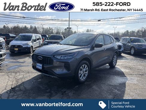 Used 2025 Ford Escape Active w/ Cold Weather Package image 1