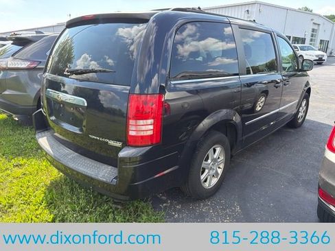 Used 2010 Chrysler Town & Country Touring Plus FWD image 6