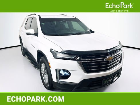 Used 2023 Chevrolet Traverse LT FWD image 1