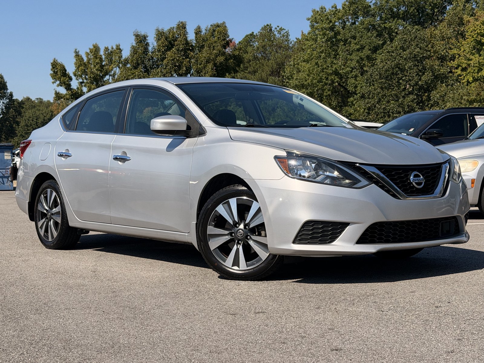 Used 2019 Nissan Sentra SV w/ Special Edition Package FWD image 2