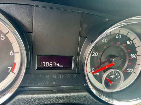 Used 2014 Dodge Grand Caravan SXT FWD image 12