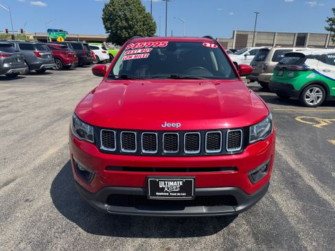 Used 2021 Jeep Compass Latitude FWD image 3