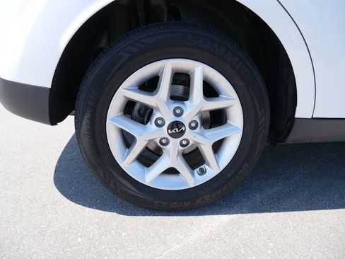 Used 2023 Kia Soul LX w/ LX Technology Package image 11