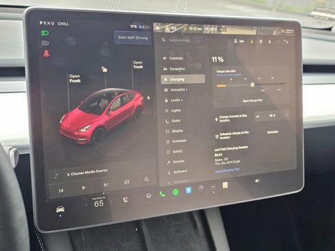 Used 2024 Tesla Model Y Performance image 31