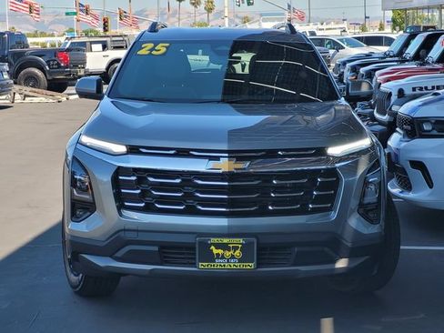 Used 2025 Chevrolet Equinox LT w/ Convenience Package II FWD image 2