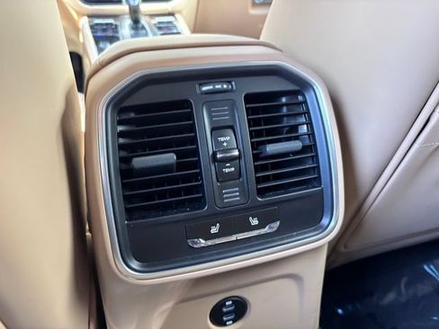 Certified 2022 Porsche Macan AWD/4WD image 25