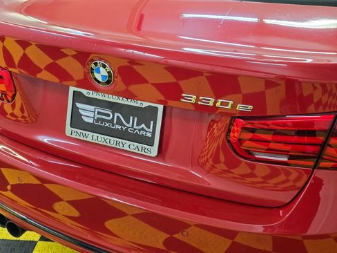 Used 2017 BMW 330e RWD image 13