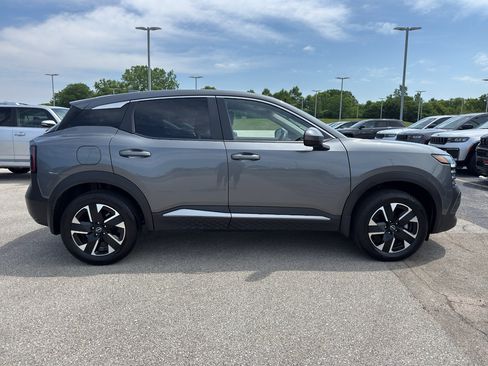 Certified 2025 Nissan Kicks SV AWD/4WD image 4