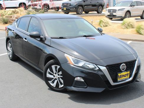 Used 2019 Nissan Altima 2.5 S FWD image 2