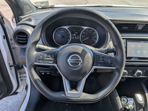 Used 2018 Nissan Kicks S FWD image 13