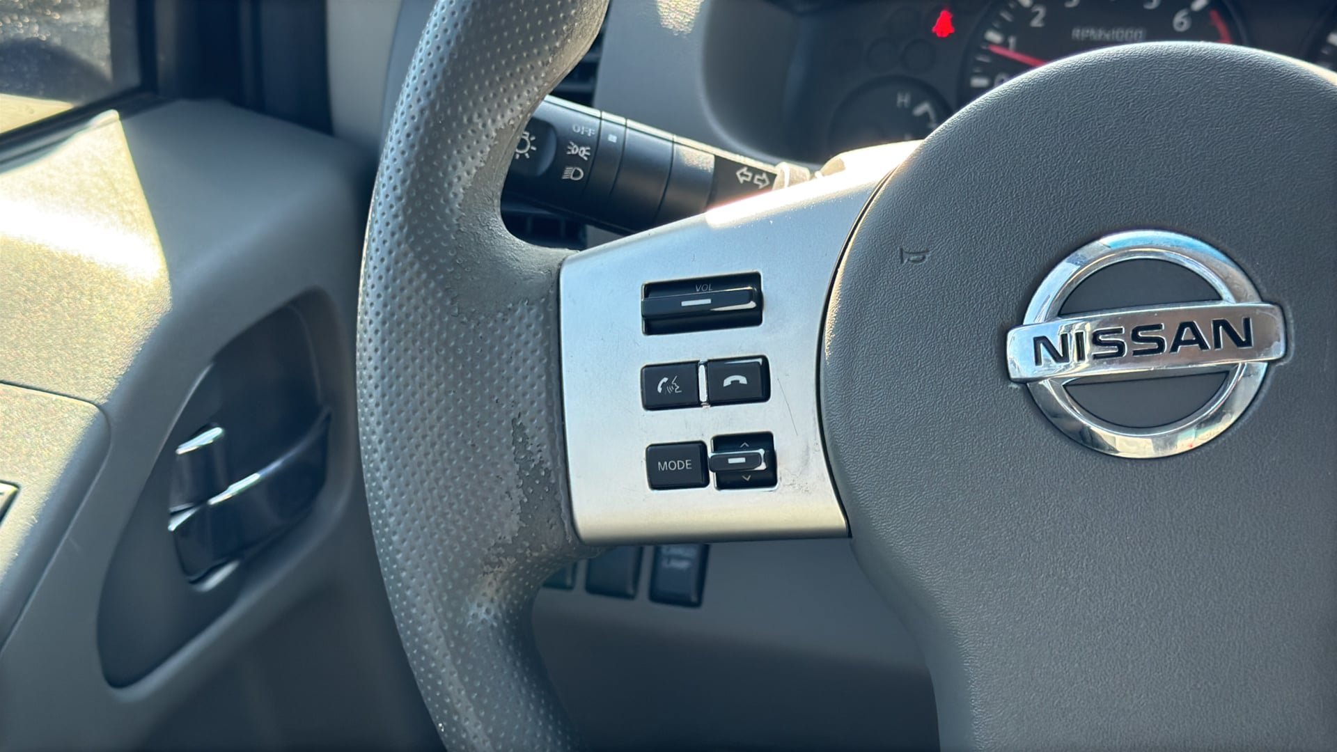 Used 2014 Nissan Frontier SV RWD image 26