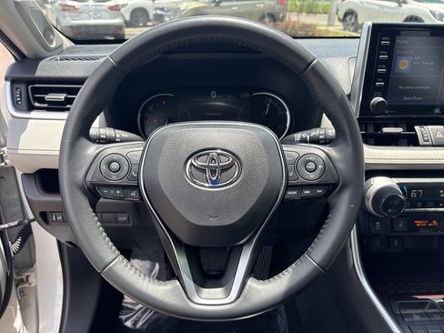 Used 2020 Toyota RAV4 Limited FWD image 25