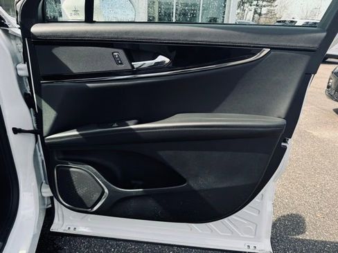 Used 2023 Lincoln Nautilus Standard image 16