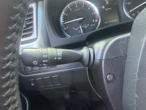 Used 2015 Toyota Highlander XLE AWD/4WD image 29