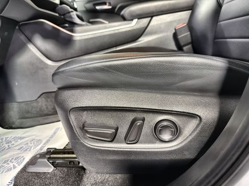 Used 2023 Toyota Highlander XLE image 31