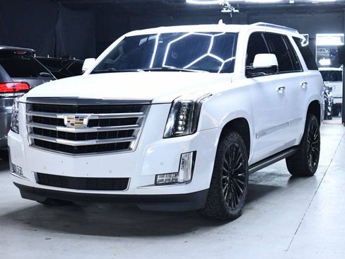 Used 2016 Cadillac Escalade Premium AWD/4WD image 4