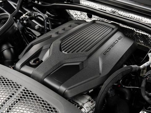 Used 2025 Porsche Macan image 27