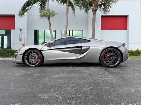 Used 2017 McLaren 570S RWD image 12