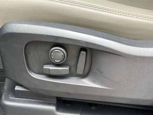 Certified 2023 Land Rover Defender 110 SE image 11