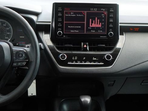 Used 2021 Toyota Corolla LE image 9