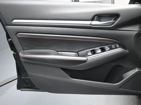 Used 2023 Nissan Altima 2.5 SR image 19