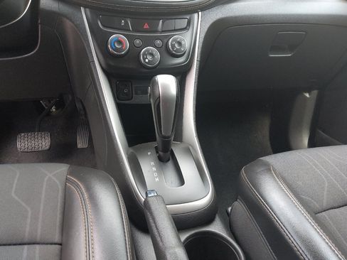 Used 2018 Chevrolet Trax LT w/ LT Convenience Package FWD image 26