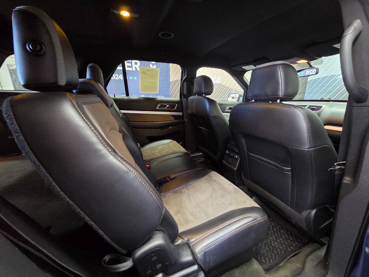 Used 2017 Ford Explorer XLT w/ Equipment Group 202A AWD/4WD image 25