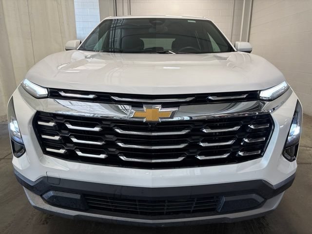 Used 2025 Chevrolet Equinox LT AWD/4WD image 2