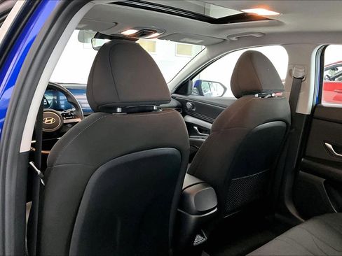 Used 2024 Hyundai Elantra SEL w/ Convenience Package image 10