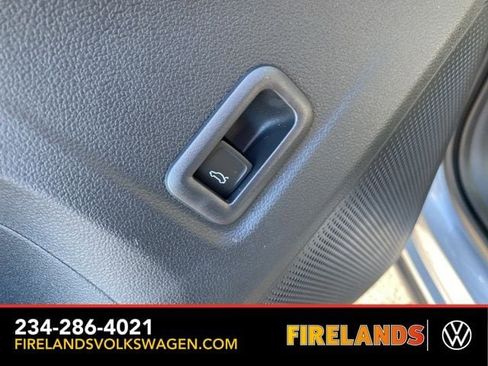 New 2025 Volkswagen Tiguan SE image 25