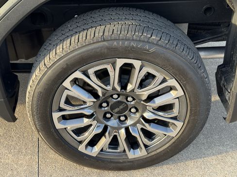 Used 2025 GMC Sierra 1500 Denali Ultimate AWD/4WD image 9