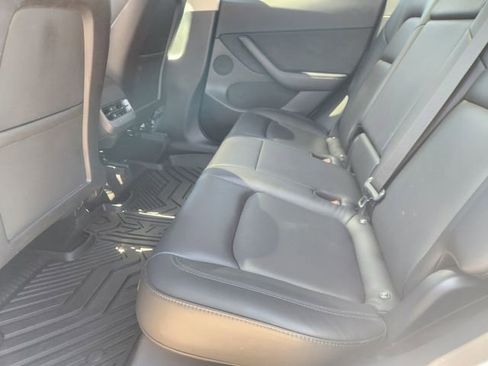 Used 2021 Tesla Model Y Long Range image 28