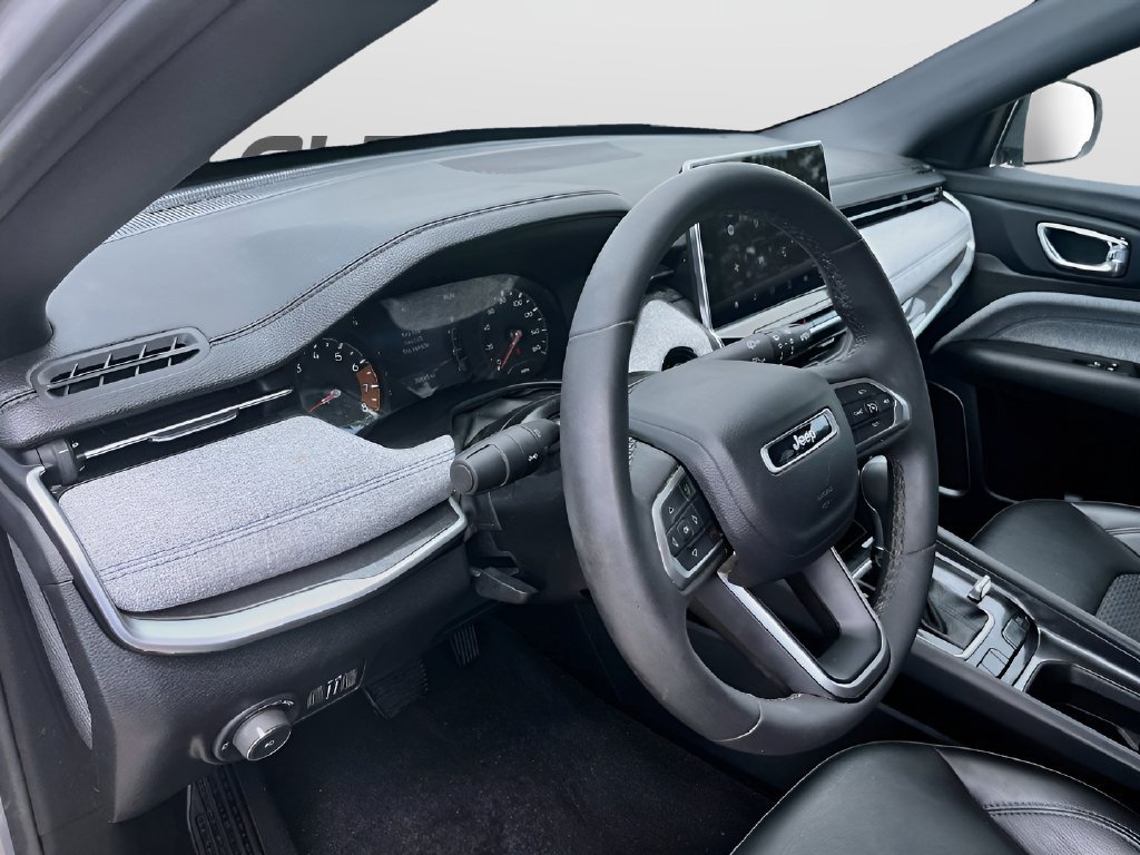 Used 2023 Jeep Compass Latitude w/ Convenience Group AWD/4WD image 9