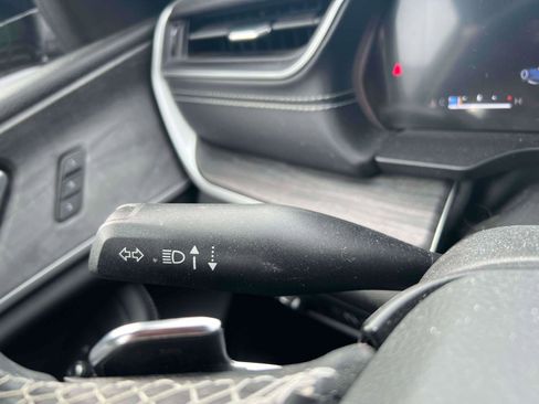 Used 2023 Jeep Grand Cherokee L Limited w/ Black Appearance Package image 20