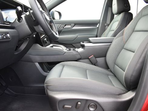 Used 2026 GMC Terrain AT4 w/ Convenience Package III AWD/4WD image 5