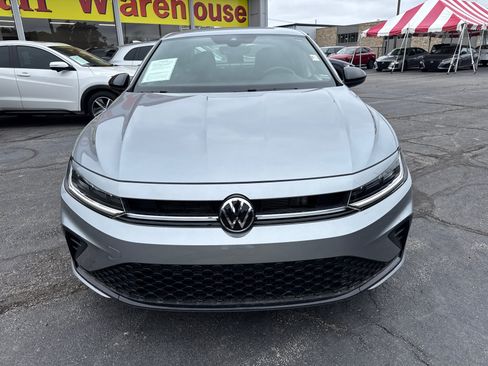 Used 2025 Volkswagen Jetta Sport FWD image 2