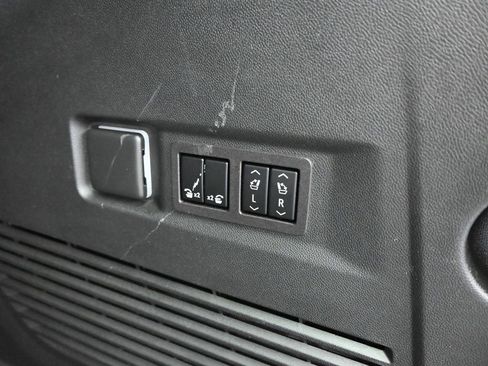 Used 2023 Chevrolet Tahoe Premier image 25