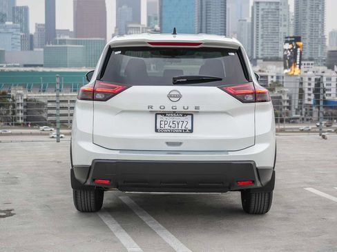 Used 2026 Nissan Rogue SV FWD image 7
