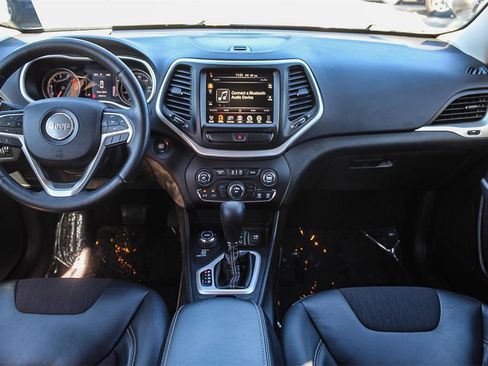 Used 2018 Jeep Cherokee Latitude Plus w/ Cold Weather Group image 12