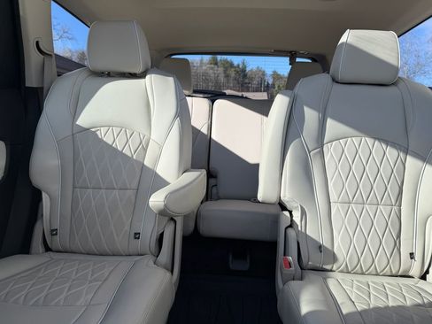 Used 2023 Buick Enclave Avenir w/ Avenir Technology Package image 19